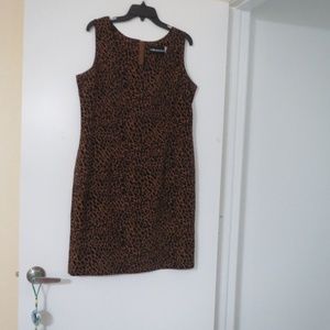 SIZE 16 SCOOP-NECK ANIMAL PATTERN SHORT DRESS.